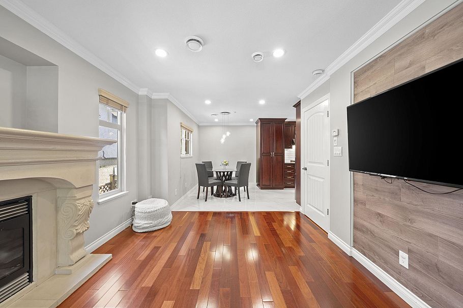 1252 E 11th Avenue Vancouver, BC - 6