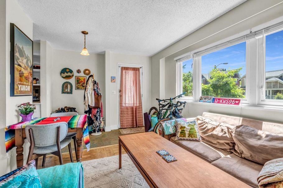 2575 W 3rd Avenue Vancouver, BC - 3