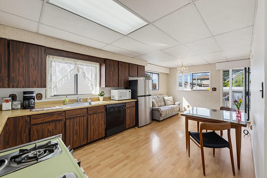 3587 Triumph Street Vancouver, BC - 12