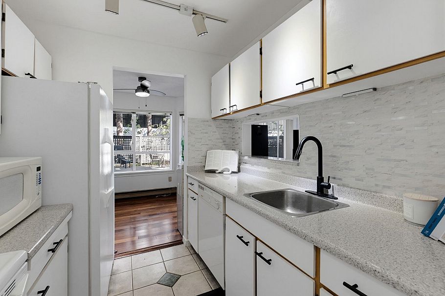 104 555 W 14th Avenue Vancouver, BC - 4