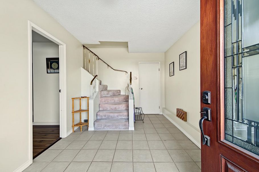 1090 E 35th Avenue Vancouver, BC - 2