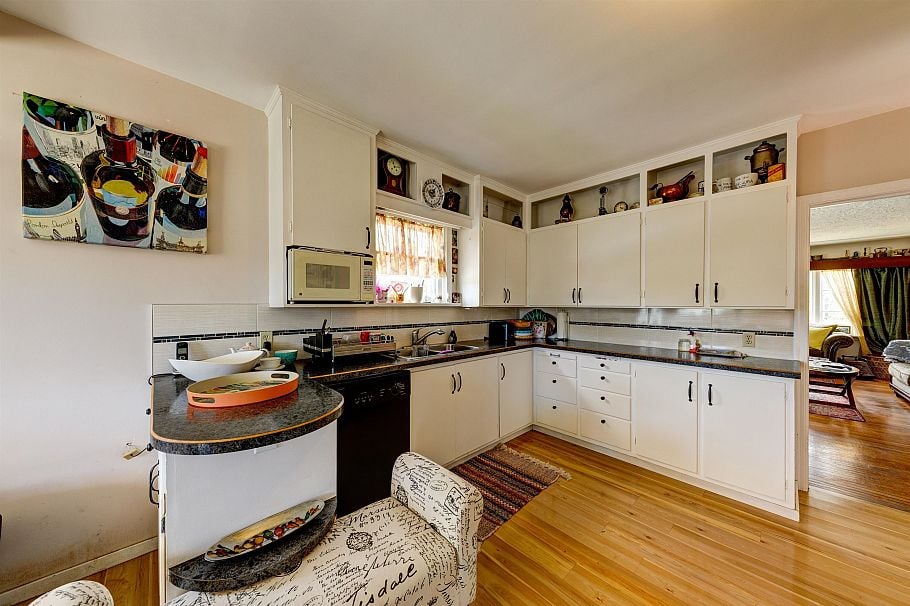 2057 Mahon Avenue North Vancouver, BC - 3