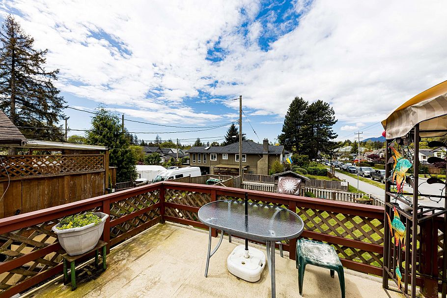 2057 Mahon Avenue North Vancouver, BC - 16