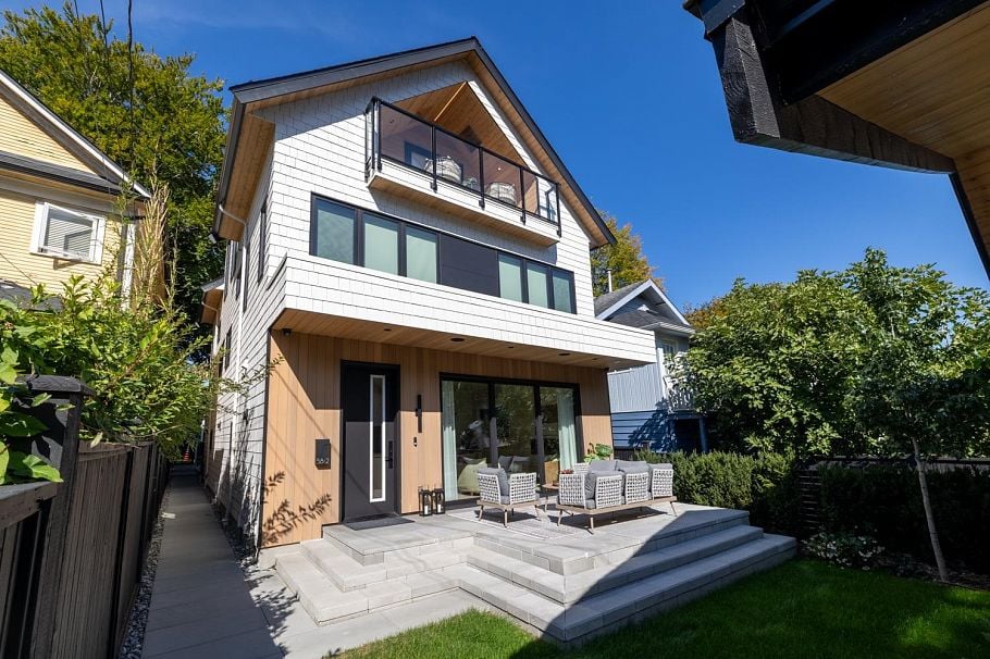 2 58 E 40th Avenue Vancouver, BC - 1