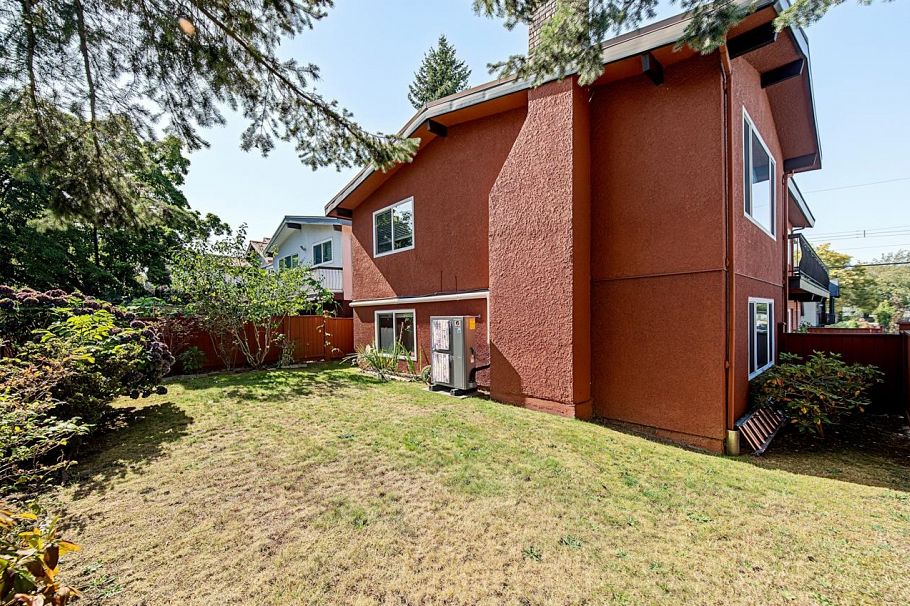 1090 E 35th Avenue Vancouver, BC - 22