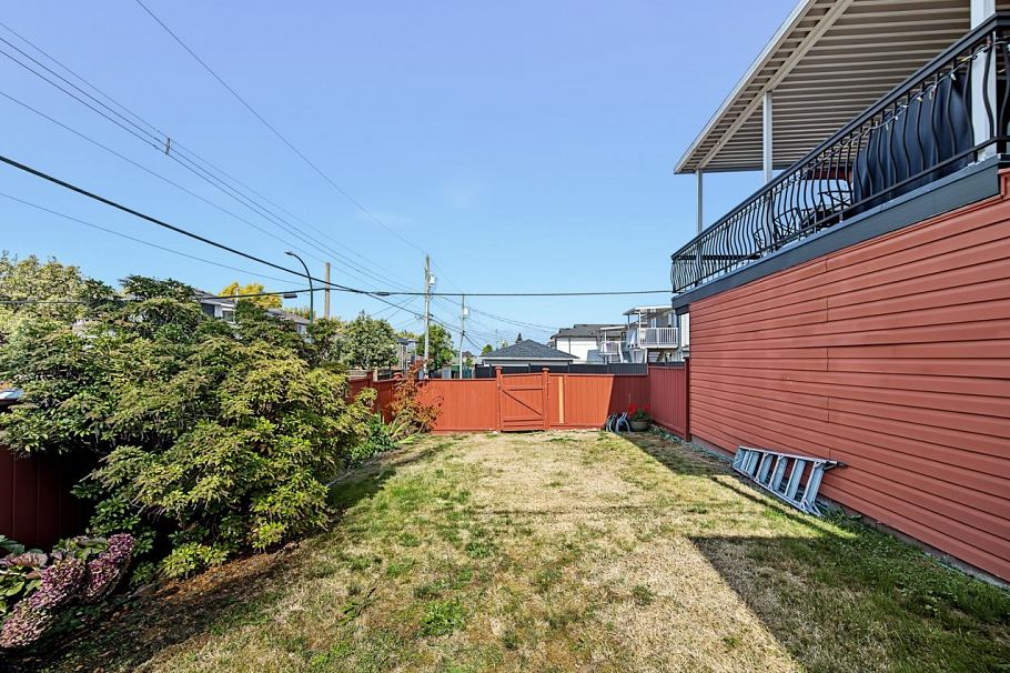 1090 E 35th Avenue Vancouver, BC - 23