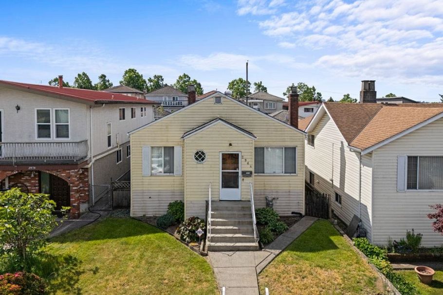 2964 E 4th Avenue Vancouver, BC - 1