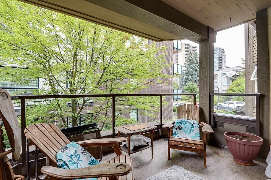 205 1535 Chesterfield Avenue North Vancouver, BC - 1