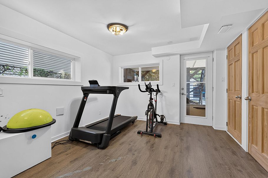 2218 E 11th Avenue Vancouver, BC - 31