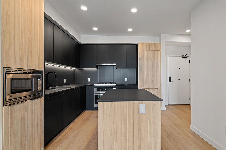 603 2450 Garden Drive Vancouver, BC - 5