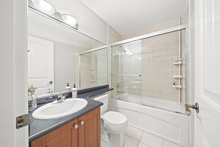 1252 E 11th Avenue Vancouver, BC - 23