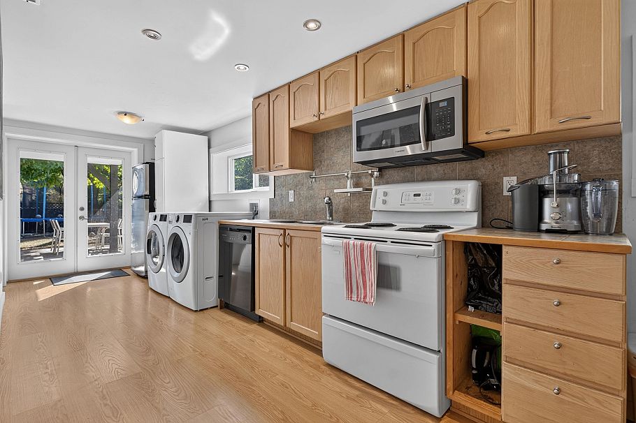 2218 E 11th Avenue Vancouver, BC - 25