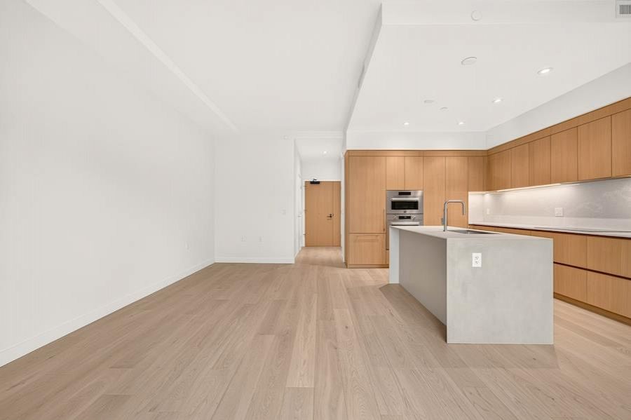 1528 W 6th Avenue Vancouver, BC - 13