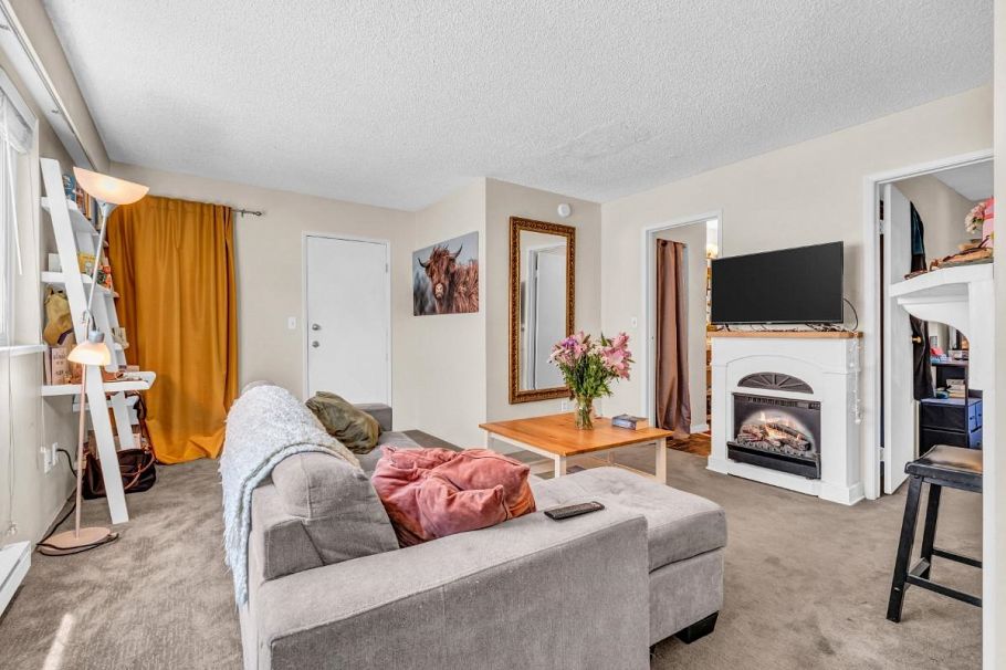 2575 W 3rd Avenue Vancouver, BC - 4