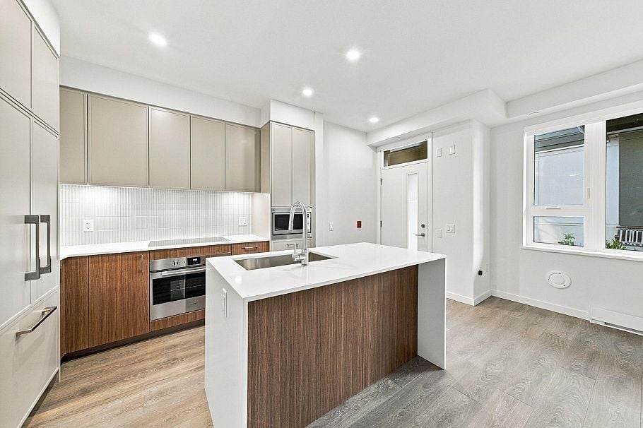 102 956 Lytton Street North Vancouver, BC - 3