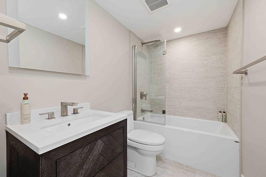 2908 193 Aquarius Mews Vancouver, BC - 24
