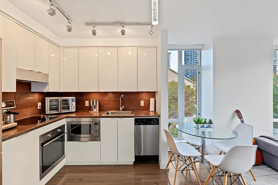 315 161 W Georgia Street Vancouver, BC - 9