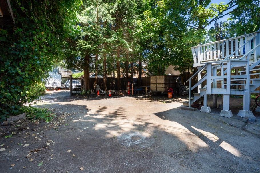 2575 W 3rd Avenue Vancouver, BC - 35