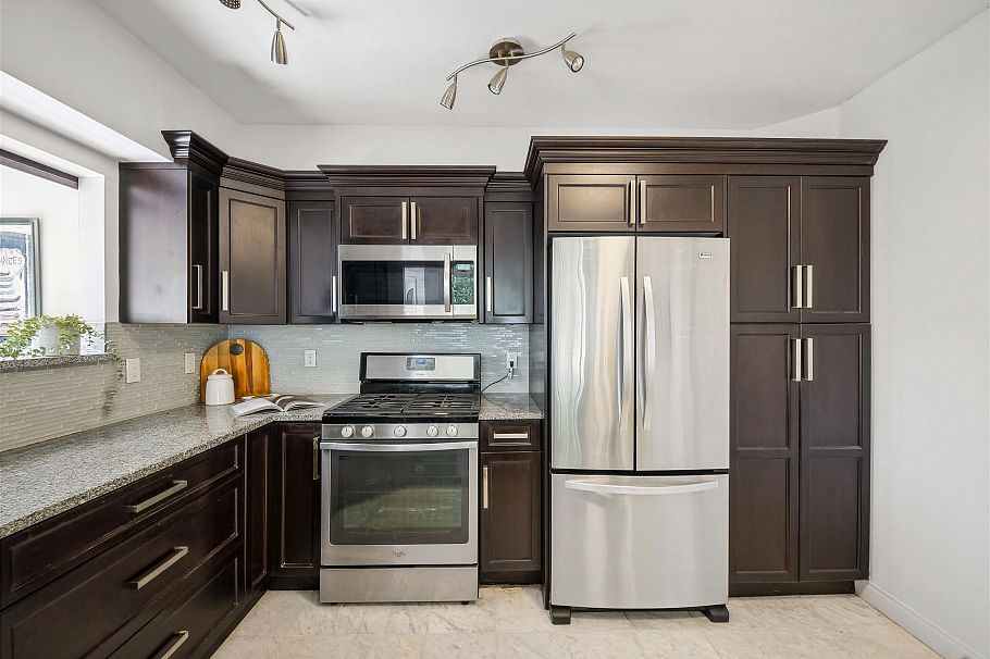 521 3629 Deercrest Drive North Vancouver, BC - 24