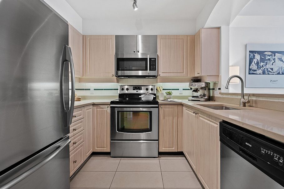 307 3600 Windcrest Drive North Vancouver, BC - 20