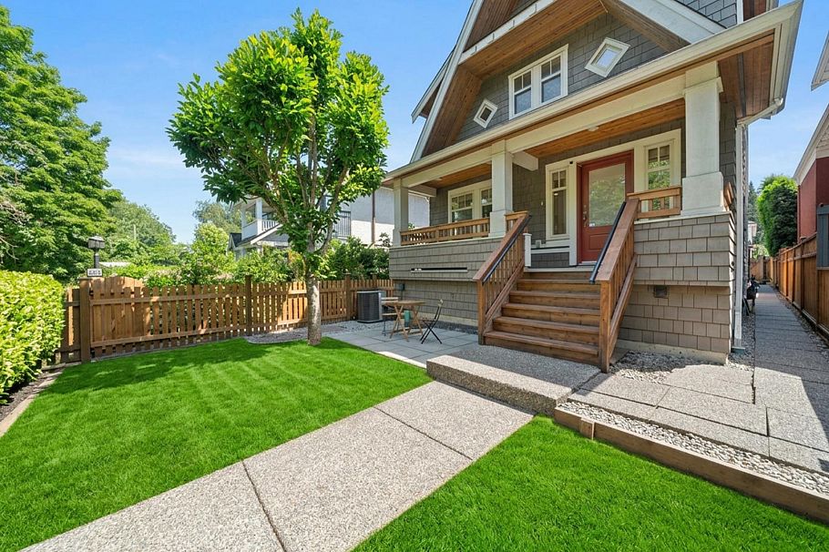 1252 E 11th Avenue Vancouver, BC - 1