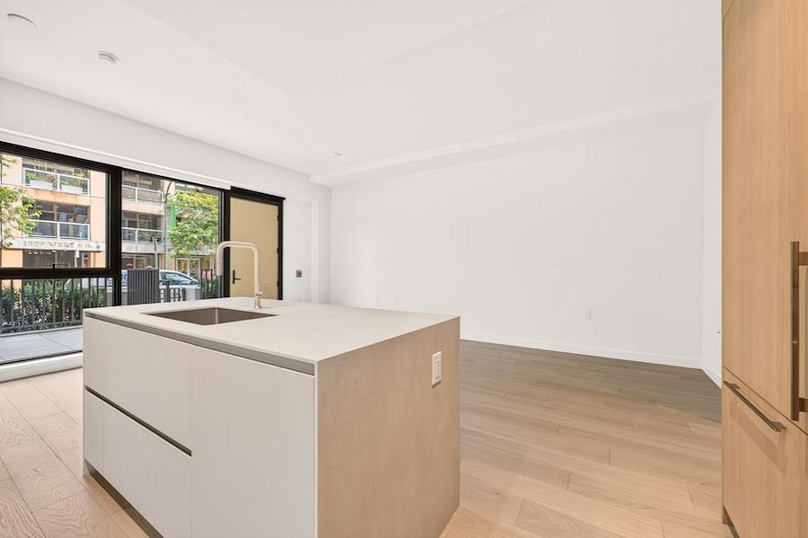 1528 W 6th Avenue Vancouver, BC - 20