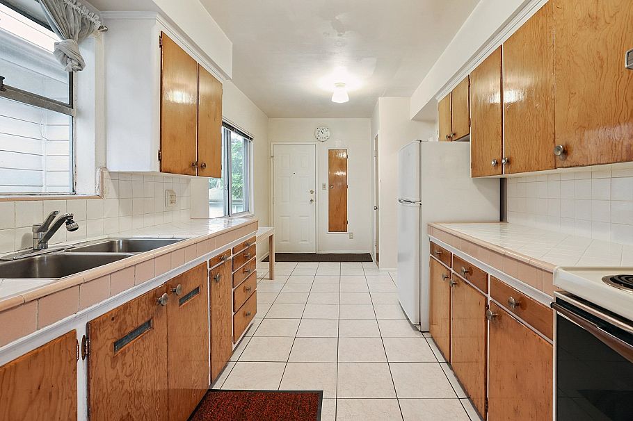 2894 Mcgill Street Vancouver, BC - 5