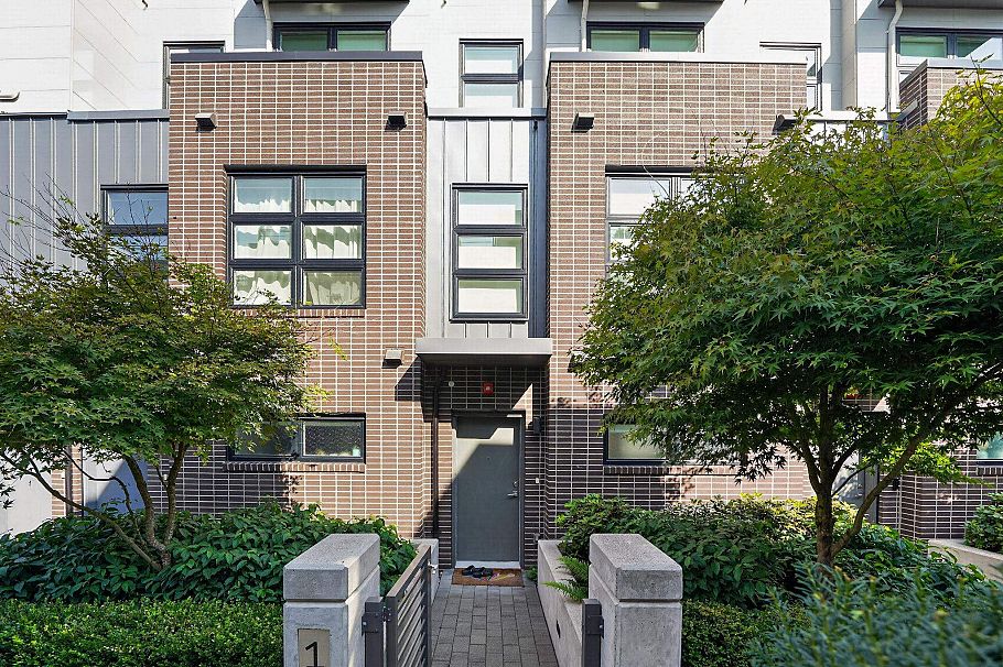 18 3490 Mt Seymour Parkway North Vancouver, BC - 2