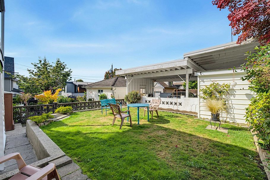 3587 Triumph Street Vancouver, BC - 7