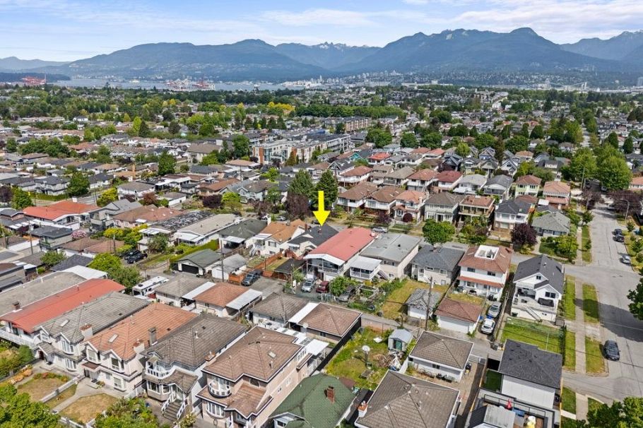 2964 E 4th Avenue Vancouver, BC - 21
