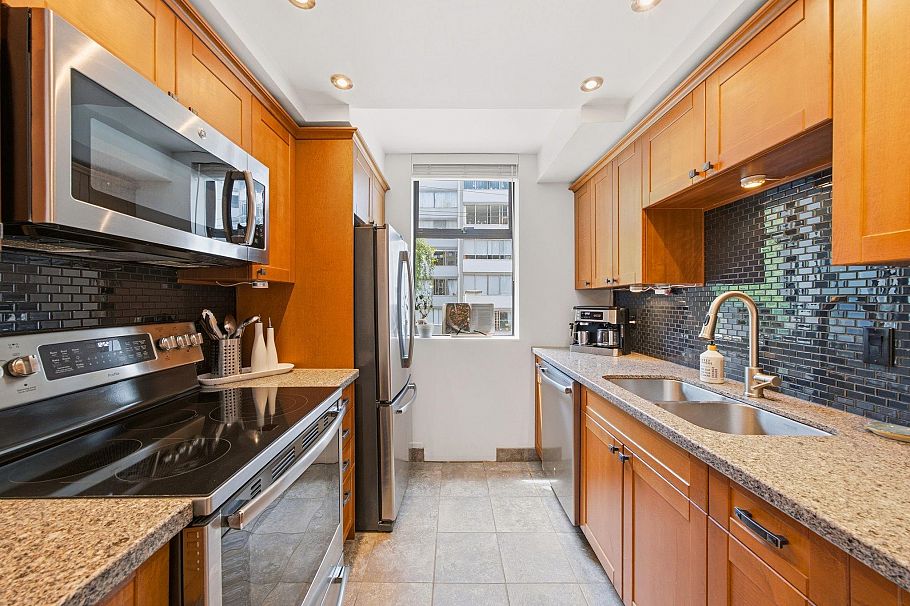 105 1230 Comox Street Vancouver, BC - 15