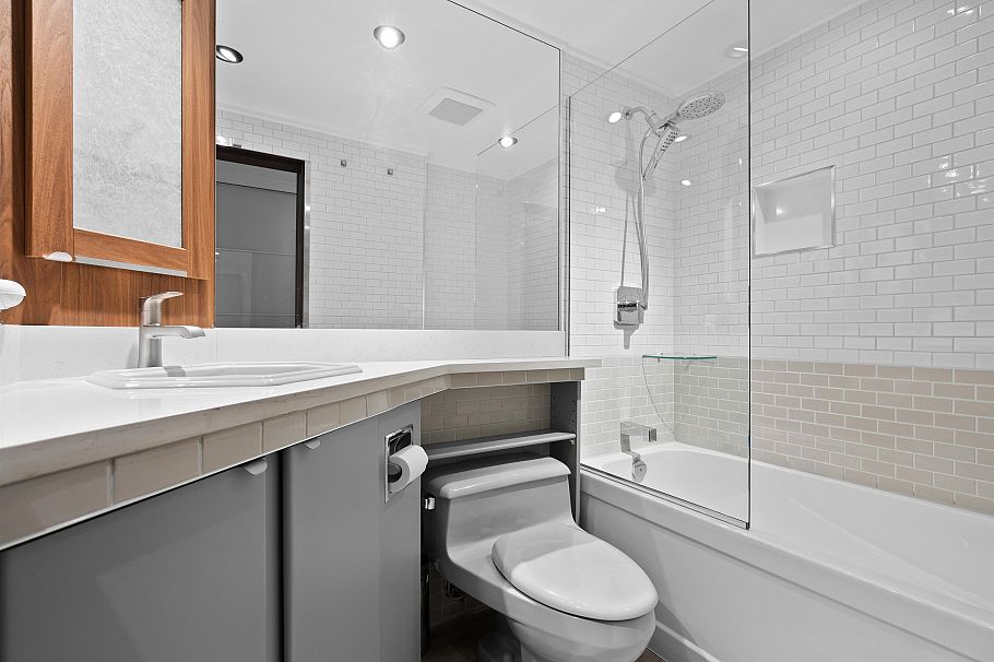 210 2450 Cornwall Avenue Vancouver, BC - 6
