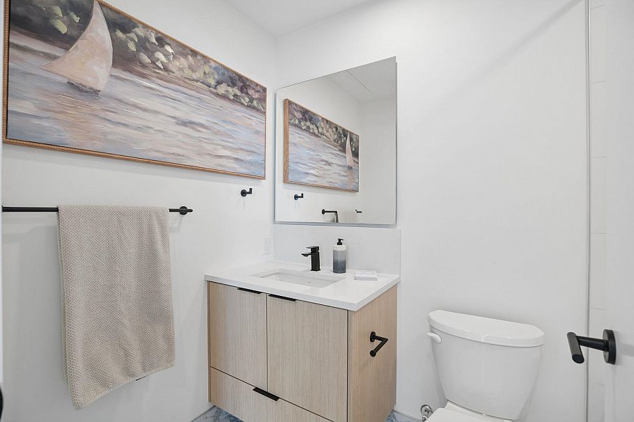 204 333 St. Davids Avenue North Vancouver, BC - 27