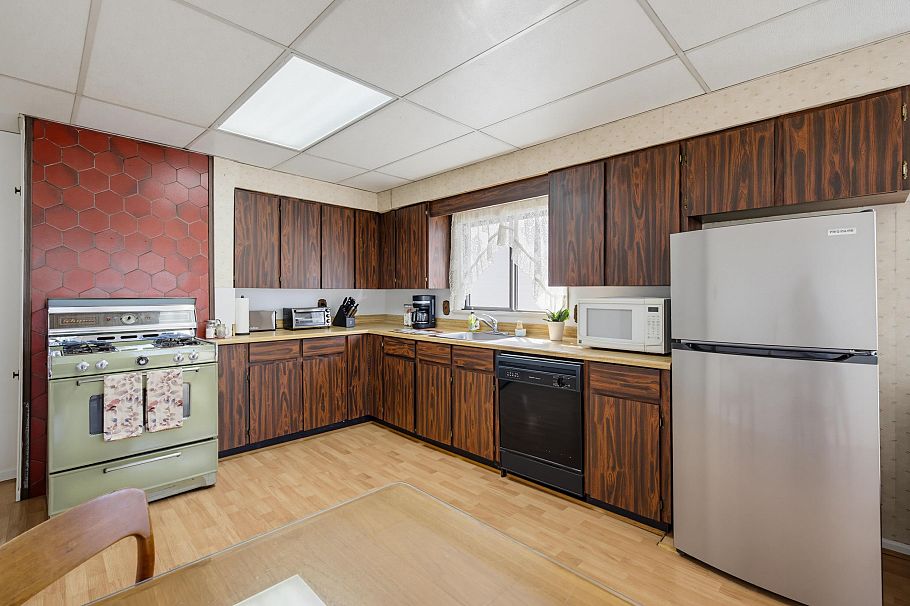3587 Triumph Street Vancouver, BC - 14
