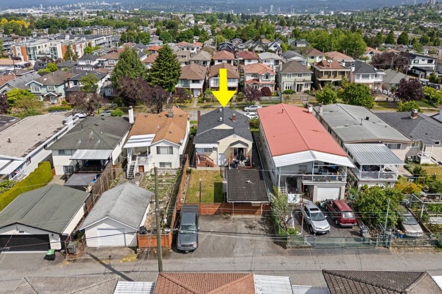 2964 E 4th Avenue Vancouver, BC - 17