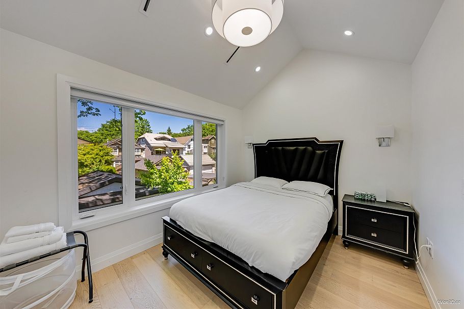 2 683 W 19th Avenue Vancouver, BC - 19