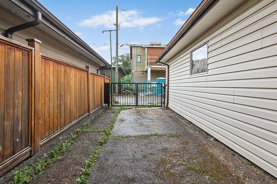 2894 Mcgill Street Vancouver, BC - 29