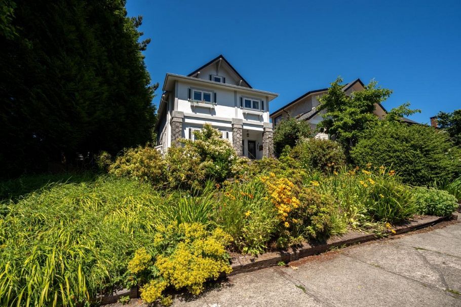 2575 W 3rd Avenue Vancouver, BC - 32