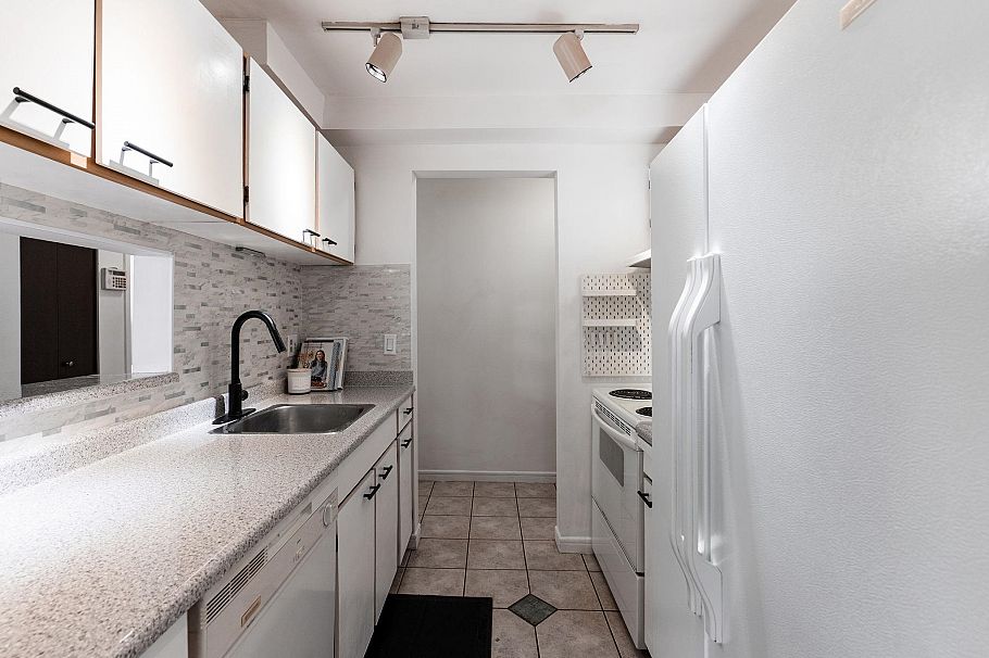 104 555 W 14th Avenue Vancouver, BC - 14