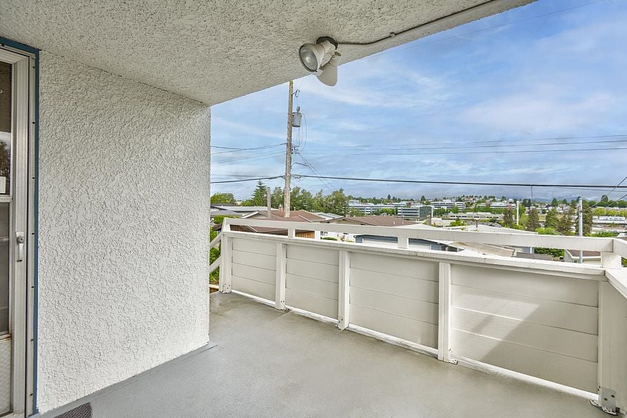 3053 E 16th Avenue Vancouver, BC - 12
