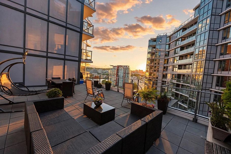 1251 38 Smithe Street Vancouver, BC - 2