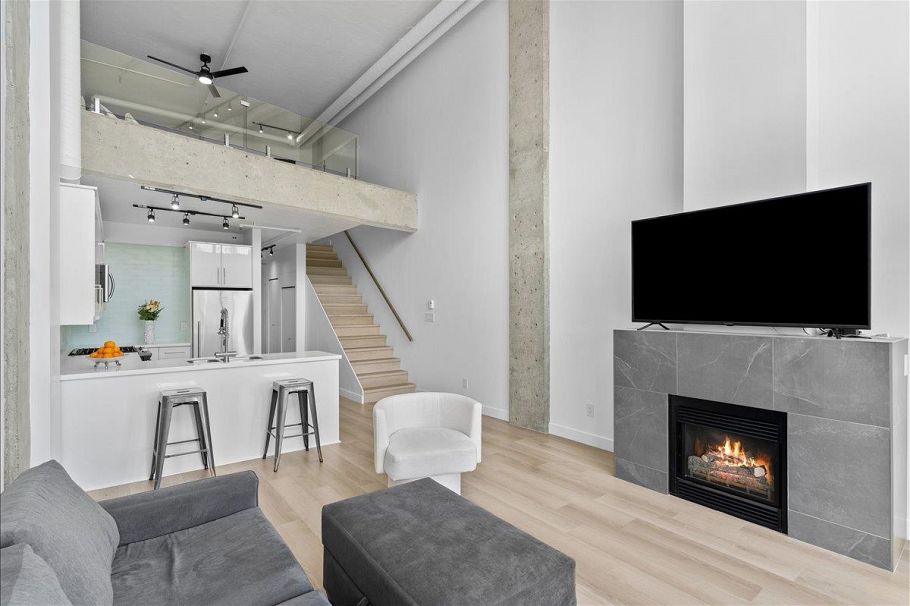 309 27 Alexander Street Vancouver, BC - 5