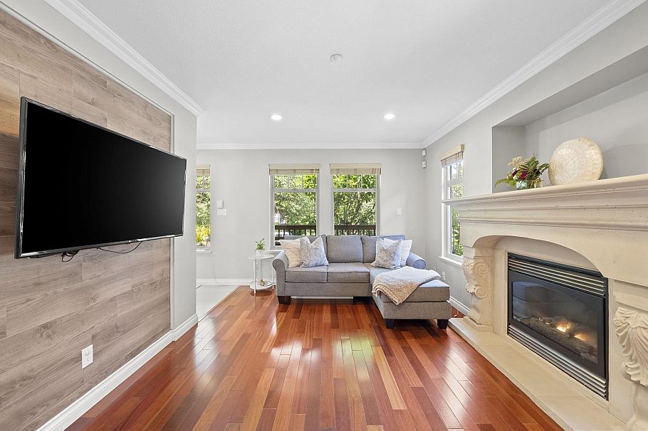 1252 E 11th Avenue Vancouver, BC - 4