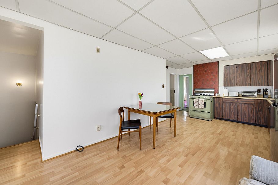 3587 Triumph Street Vancouver, BC - 17