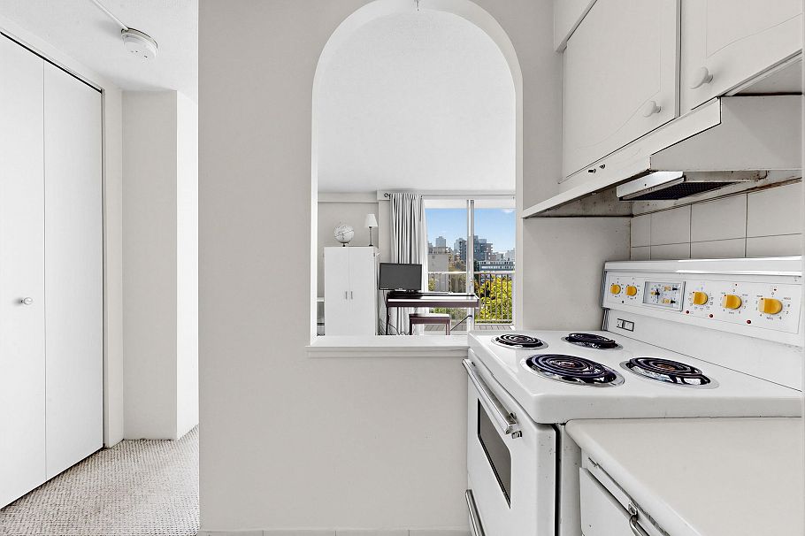 906 1251 Cardero Street Vancouver, BC - 9