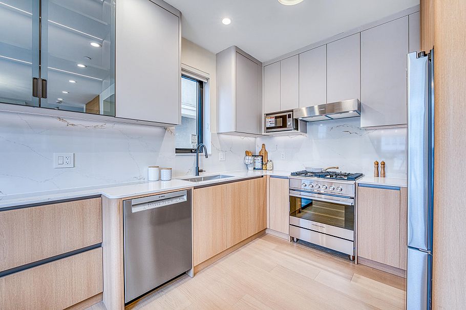 2 968 E 55th Avenue Vancouver, BC - 10
