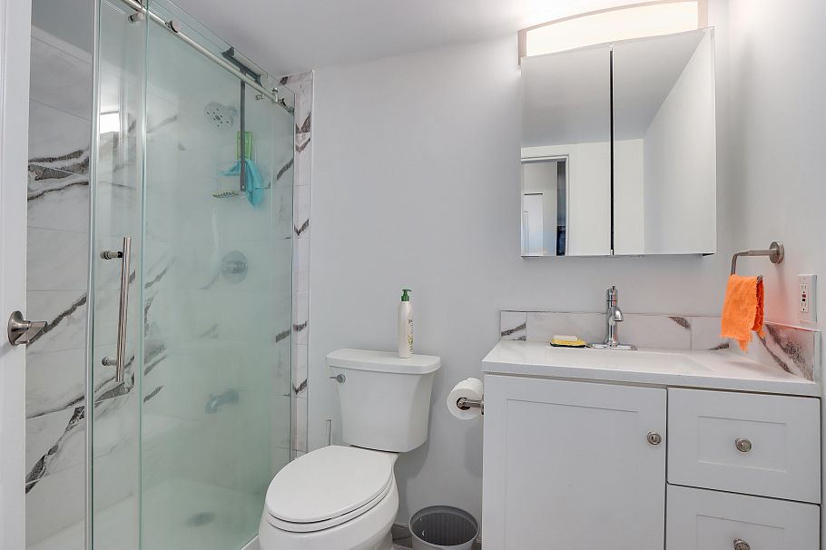 205 1535 Chesterfield Avenue North Vancouver, BC - 16