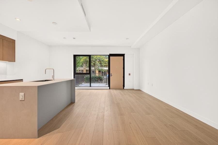 1528 W 6th Avenue Vancouver, BC - 10