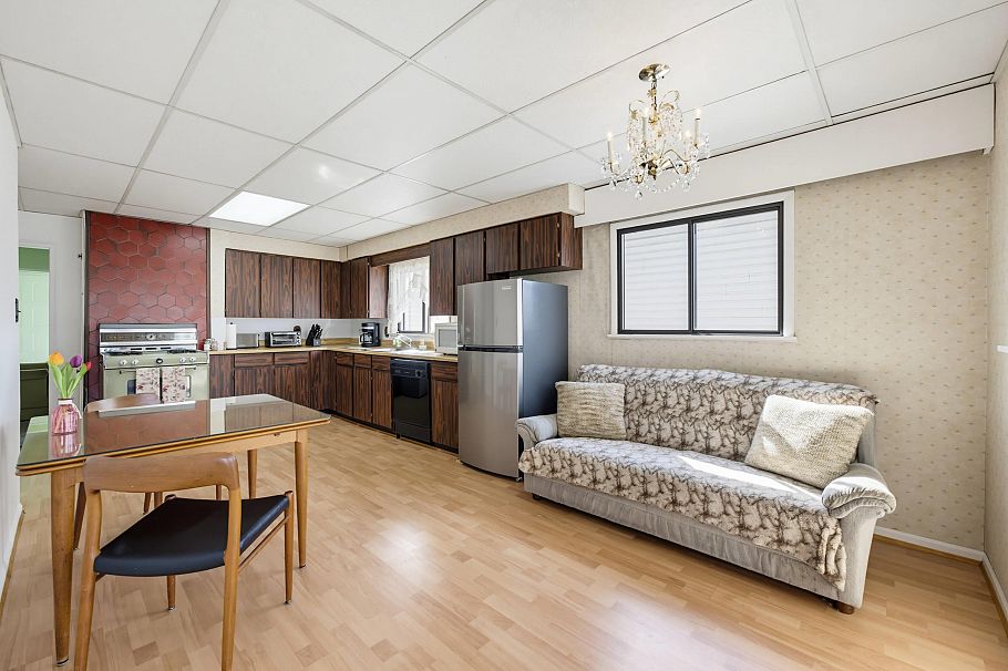 3587 Triumph Street Vancouver, BC - 19