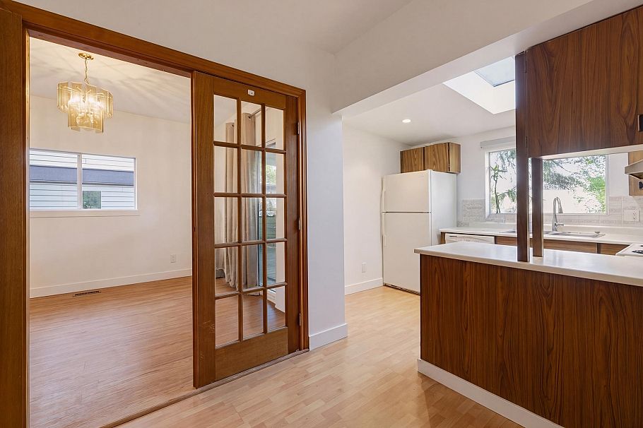 441 E 28th Avenue Vancouver, BC - 5